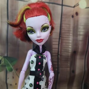 Monster High Skultimate Roller Maze Operetta 2012